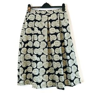 Who What Wear Black Cream Gray Rose Print Full Pleated A Line Skirt size 4 Small
